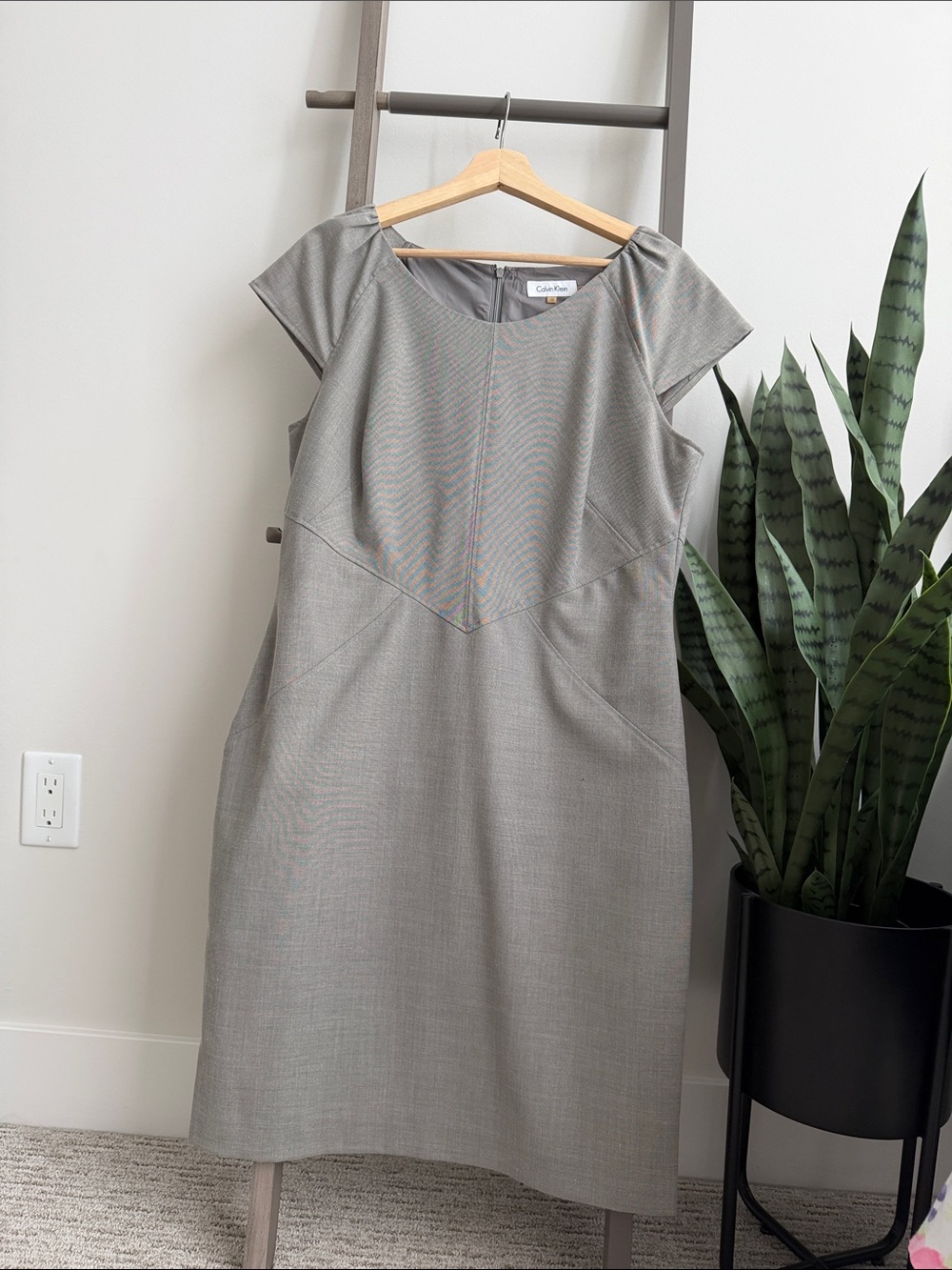 Calvin Klein Light Gray Cap-Sleeve Sheath Dress